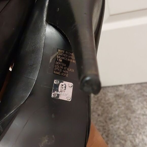 BAKERS Sofie Black Leather Platform Pumps Size 7.5 - Picture 8 of 9